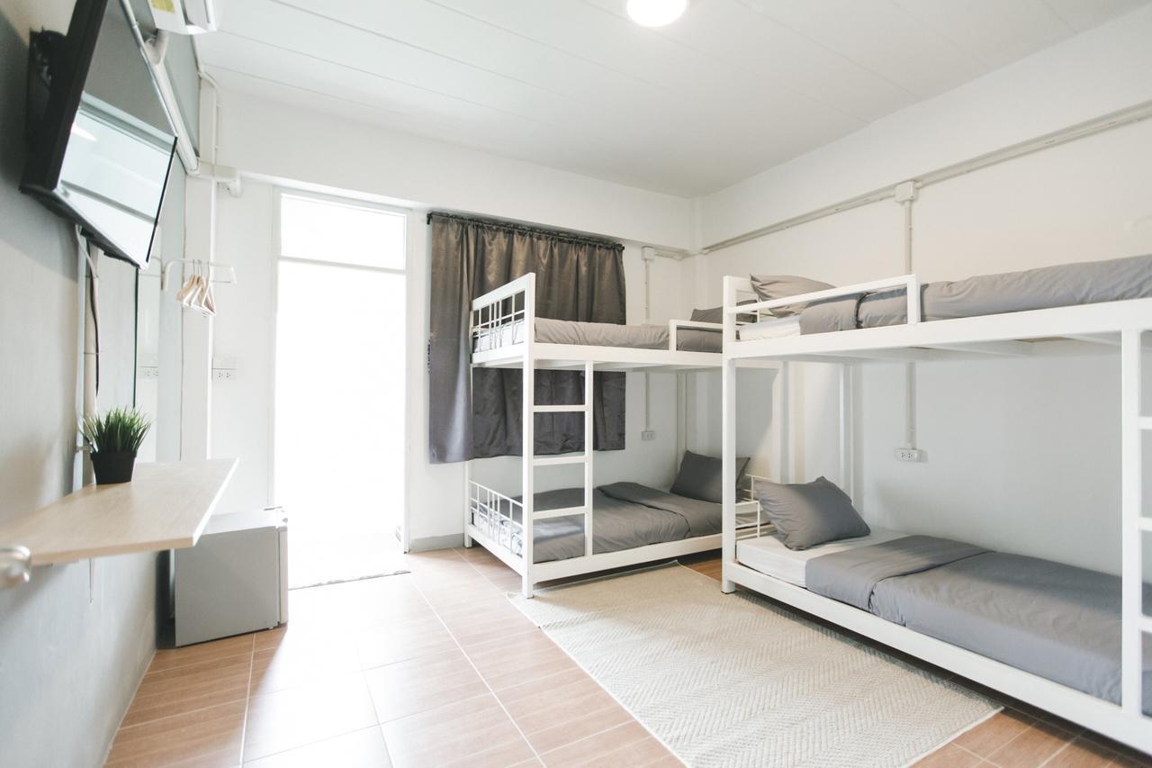 Posh 41 Hostel Salaya Εξωτερικό φωτογραφία